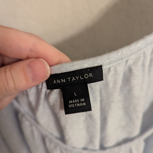 Ann Taylor 100% Linen Shimmery Light Blue Blouse - Picture 2 of 3